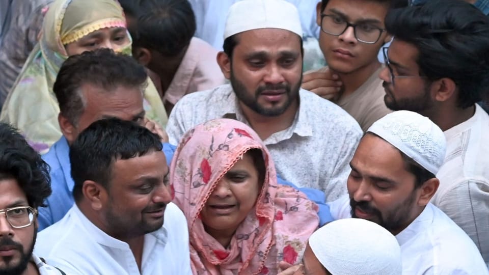 kanpur family fire incident When the ashes cooled down fire brigade left and house was locked
