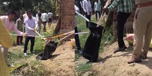 Hamirpur Black cobra bites villager condition critical referred to Jhansi departंment leaves snake in forest
