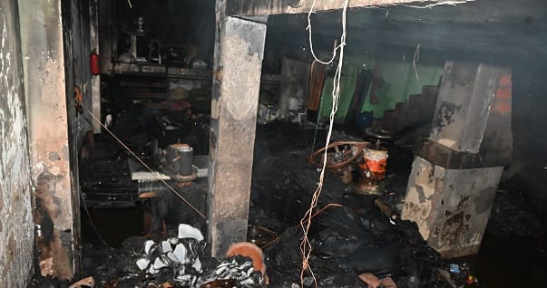 Kanpur fire Fire on ground floor and stairs to roof were locked  couple and three daughters were 100% burnt
