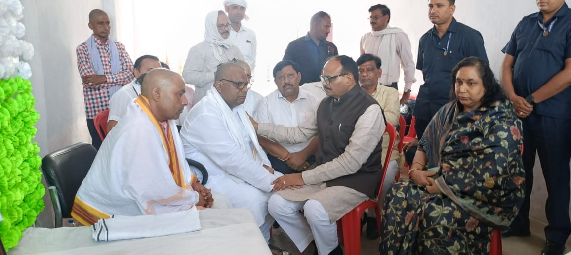 Kanpur Deputy CM Brijesh Pathak reached Kanpur met Shubhams family expressed condolences