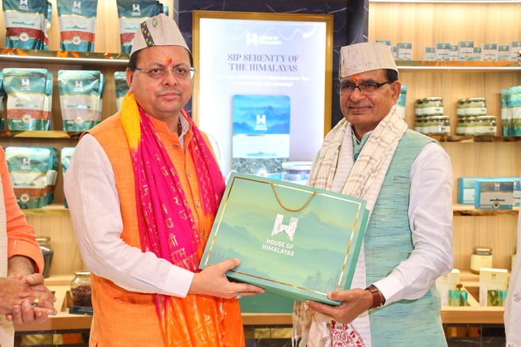 Dehradun: एयरपोर्ट पर खुला हाउस ऑफ हिमालयाज का स्टोर, केंद्रीय कृषि मंत्री और सीएम धामी ने किया शुभारंभ