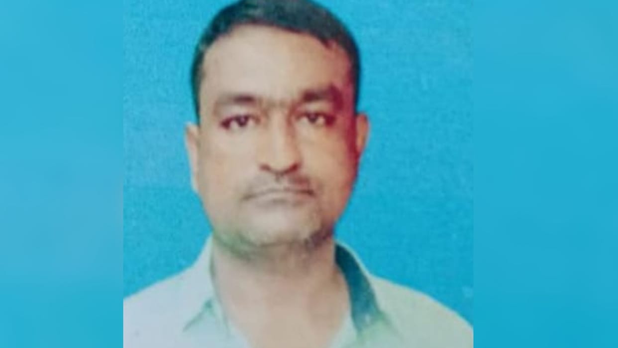 Auto driver committed suicide by getting hit by Swatantrata Senani Express train