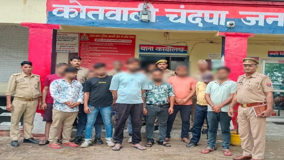 Raid on hotels and coffee cafes of Hathras city and Chandapa