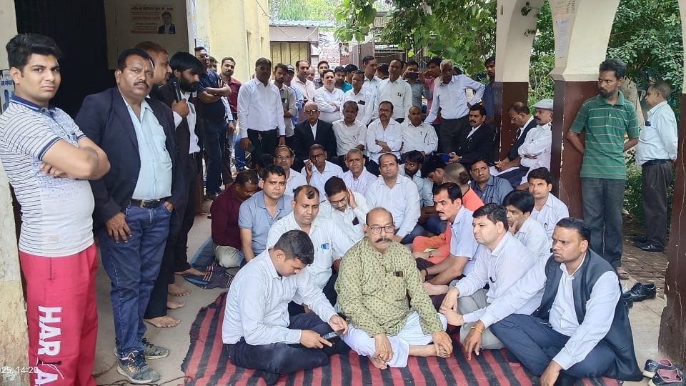 Protests continued at registry office for second day neither agreement was made nor cases were heard