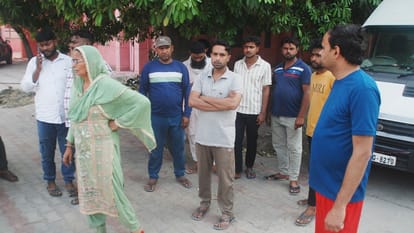 Baghpat: Gate under construction of colony collapsed, young man died after getting buried under debris