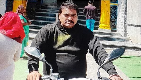 The body of a person reached Chhata from Kosi after getting entangled in a vehicle