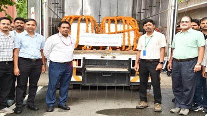 Recovery parachute prepared in Agra which will safely take astronauts to earth