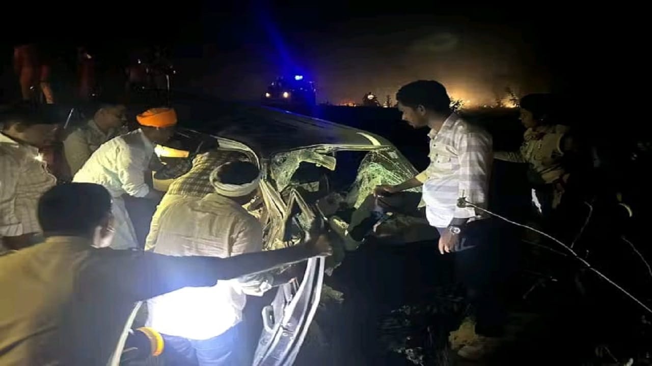 Car and bike collide in Shahjahanpur, six families are in deep sorrow See Photos