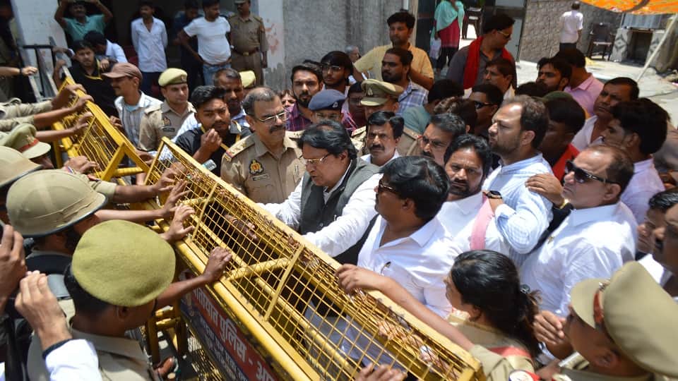 police again placed SP MP Ramji Lal Suman under house arrest Before going to Kasganj