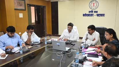 quack doctor clinic was sealed in Bhatapara Under Sushasan Tihar 2025