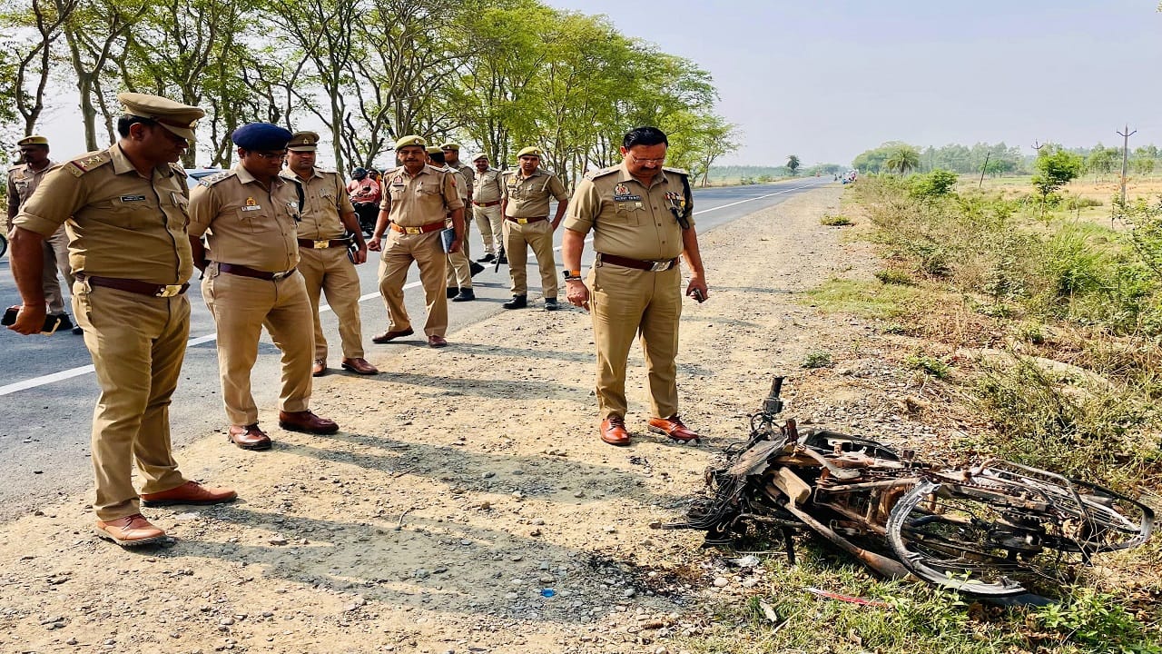 Four friends riding on a bike without helmets died in road accident