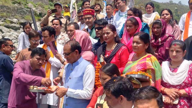 Uttarakhand News: केंद्रीय मंत्री शिवराज सिंह चौहान ने देवप्रयाग में किया गंगा पूजन, बताया यात्रा का उद्देश्य