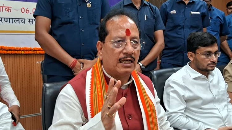 Bihar: 'केंद्र और राज्य के नेता प्रतिपक्ष एक पप्पू और एक अप्पू', डिप्टी CM विजय सिन्हा का राहुल-तेजस्वी पर तंज