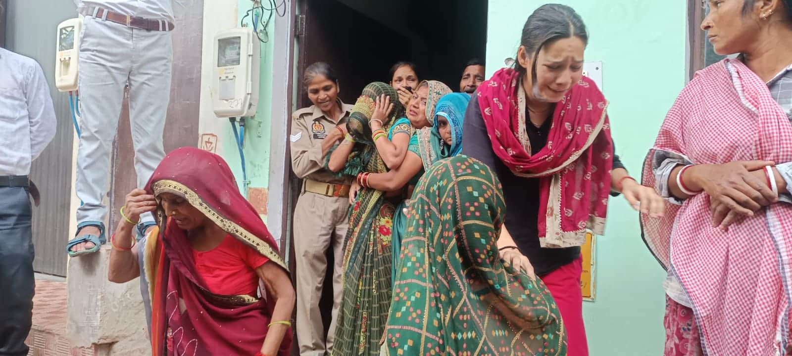 Agra Encounter sound of bullets broke sleep People panicked seven rounds of firing Aman was shot in head