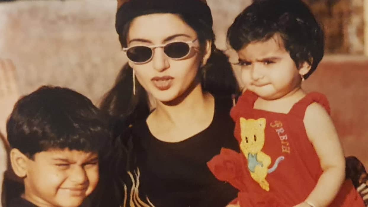 Salman Khan Actress Bhagyashree shares cute photo with their childrens and post a video on parenting tips