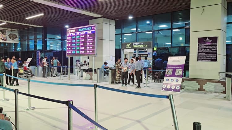 Bihar News : पटना एयरपोर्ट की उड़ान रद्द, सर्जिकल स्ट्राइक के बाद बढ़ाई गई सुरक्षा व्यवस्था