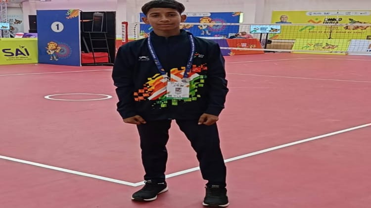 Khelo India Youth Games: खबर मिली 'दादा' नहीं रहे...फिर भी मैच में डटा रहा ये खिलाड़ी, टीम ने जीता ऐतिहासिक पदक