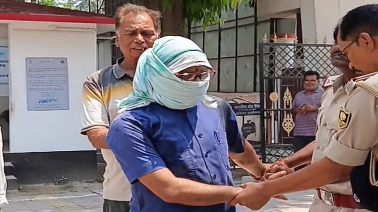 Bihar News: मिट्टी का तेल छिड़ककर आत्मदाह का प्रयास, पुलिस पर कार्रवाई नहीं करने का आरोप