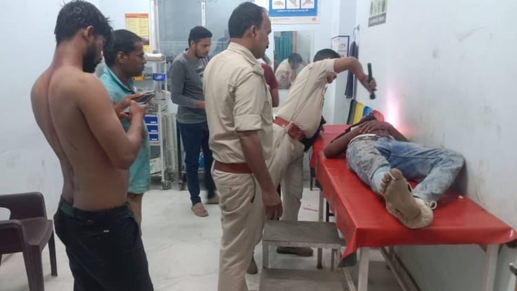 Bihar News: चाकू से गोदकर युवक की हत्या, इलाके में तनाव की स्थिति, भारी संख्या में पुलिस बल तैनात