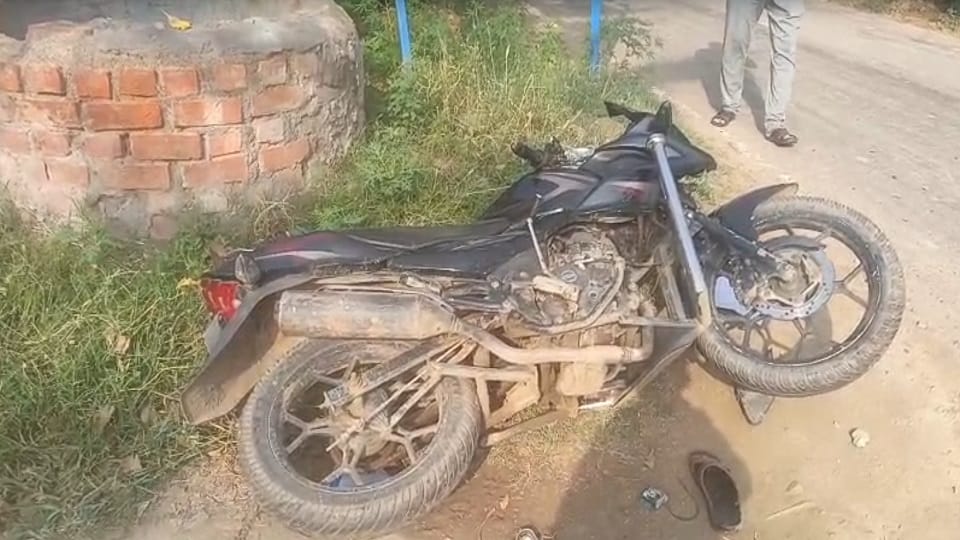 2 died and 3 injured in bike accident at Julana