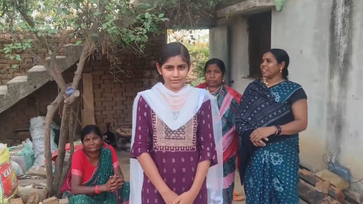 Aarti Bhoi secured sixth position in 10th board with 98.33% marks from a government school Mahasamund