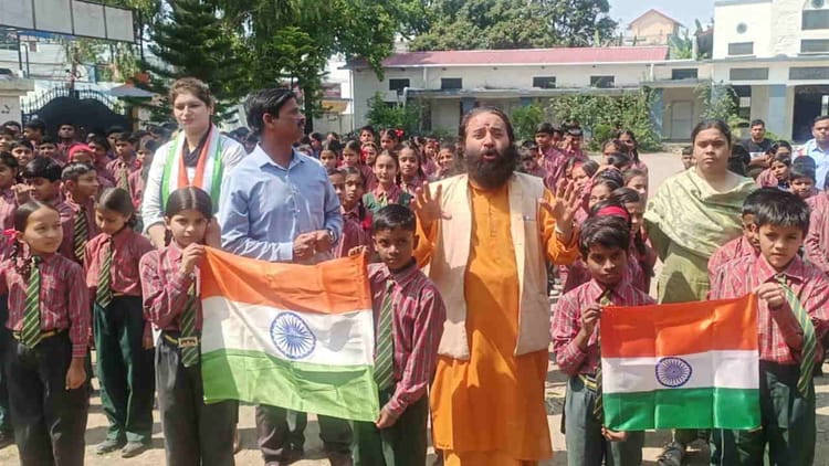 Uttarakhand: बच्चा-बच्चा बोला- भारत माता की जय;  ऑपरेशन सिंदूर की सफलता से लोगों में खुशी, सेना को दी बधाई