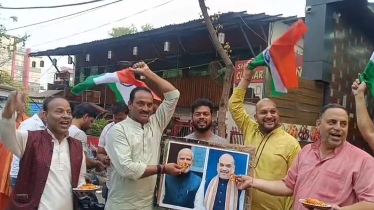 Operation Sindoor enthusiasm is high military action on Pakistan Bharat Mata Ki Jai resonated in Prayagraj