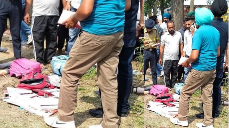 घटना स्थल पर पड़े बच्चों के स्कूली बैग।