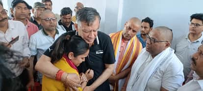 ऐशान्या को गले लगा खूब रोए महाना