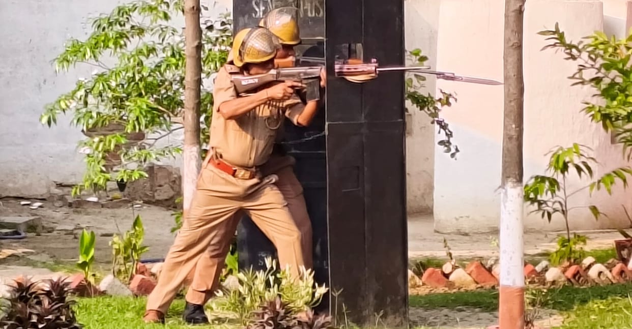 Hardoi Mock Drill Mock drill to deal with emergency police came into action mode as soon as the siren sounded