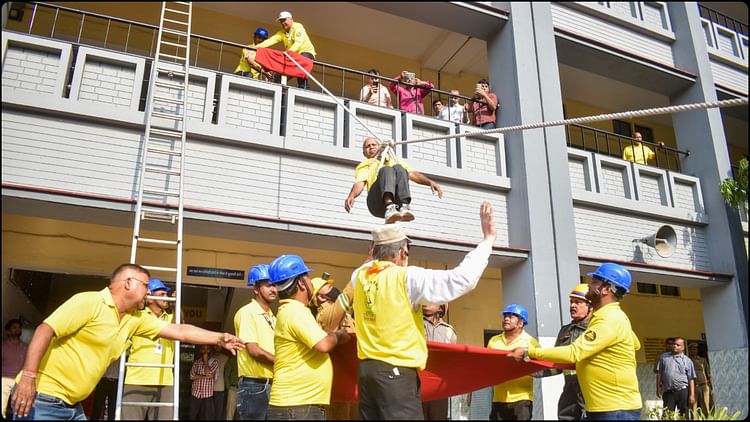 Mock Drill: पाकिस्तान सीमा से सटे राज्यों में मॉक ड्रिल आज, सायरन बजेगा... होगा आपात हालात से निपटने का अभ्यास