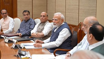 Operation Sindoor: 'ऑपरेशन सिंदूर' के लिए पीएम मोदी ने सुरक्षा बलों की तारीफ की; पूरी कैबिनेट ने थपथपाई मेज Operation Sindoor: PM Modi hails action by security forces at Cabinet meet Latest News Update