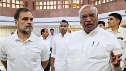 मल्लिकार्जुन खरगे और राहुल गांधी (फाइल फोटो)