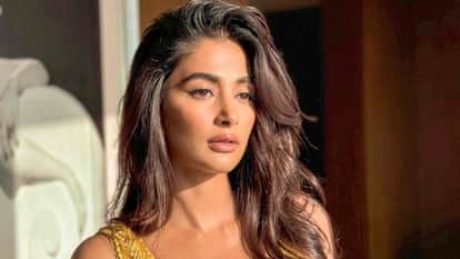 Pooja Hegde Overshadowed By A Little Kid In Dance On Monica Song Video Goes Viral