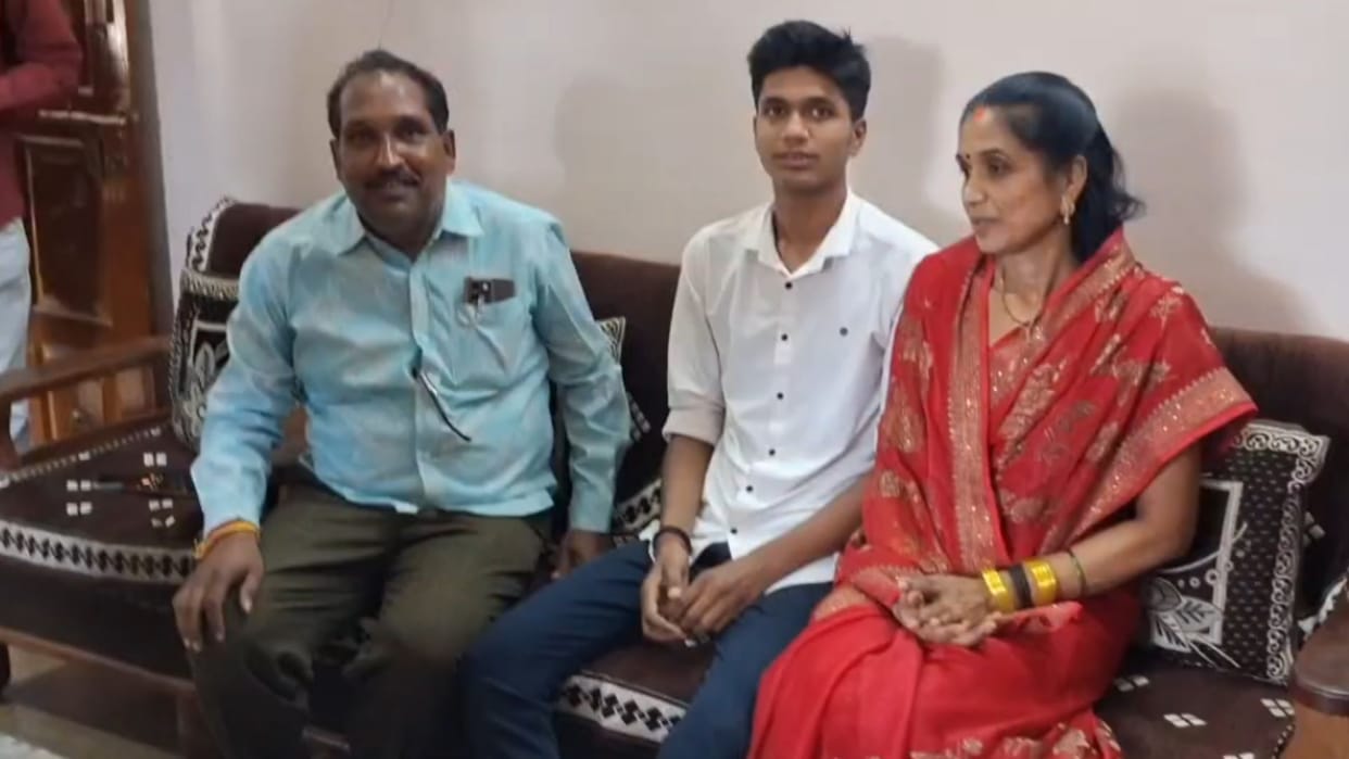 Akhil Sen of Kanker secured first position in 12th board examination