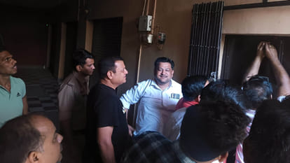Kanpur: Jewellery worth Rs 10 lakh stolen after breaking the lock of a jewellery shop