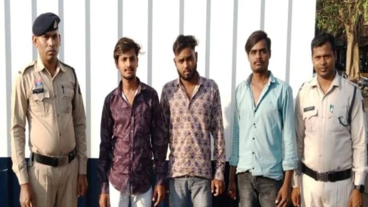 Entering the house, the vice president of Nagar Panchayat Kharoud was beaten up