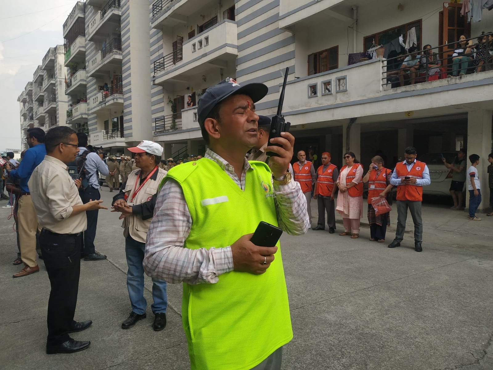 Civil Defence Mock Drill In Dehradun Air raid sirens sounded Rescue and death All Update In Hindi Photos