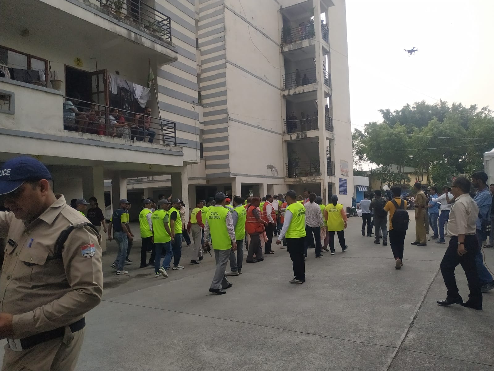 Civil Defence Mock Drill In Dehradun Air raid sirens sounded Rescue and death All Update In Hindi Photos