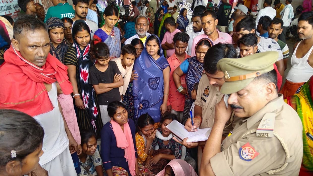 A young man fell into the chamber of Purvanchal Expressway his feet slipped and he died due to suffocation