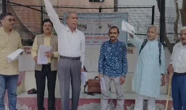 Disaster affected people of Supakot roared in the Almora district headquarters