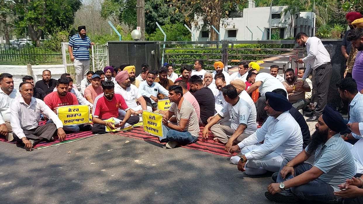 Himachal News AAP protests outside Sutlej Sadan after taking BBMB chairman hostage