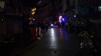 Mock Drill In Varanasi siren sounded blackout airport remained in dark