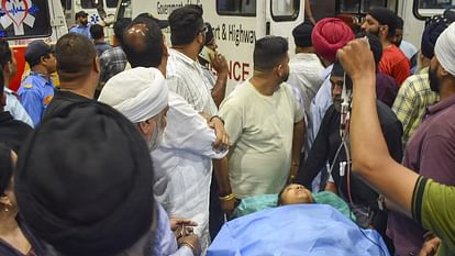 Ceasefire: आतंक का फन कुचलने से बौखलाया पाकिस्तान, कुपवाड़ा-बारामुला, उरी और अखनूर में फिर गोलाबारी; तस्वीरें Ceasefire Violation Pakistan Army posts resorted to unprovoked fire using small arms and artillery guns on LoC