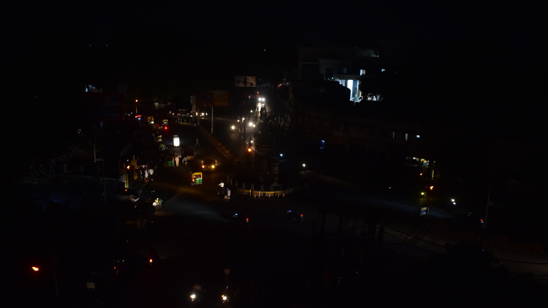 Gorakhpur News: Blackout: As soon as the siren sounded, darkness engulfed the city
