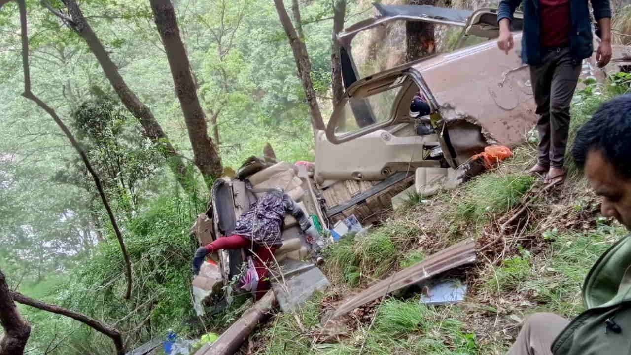 Helicopter crash in Uttarkashi Passengers passengers killed injured Gangotri yamunotri chardham Yatra 2025
