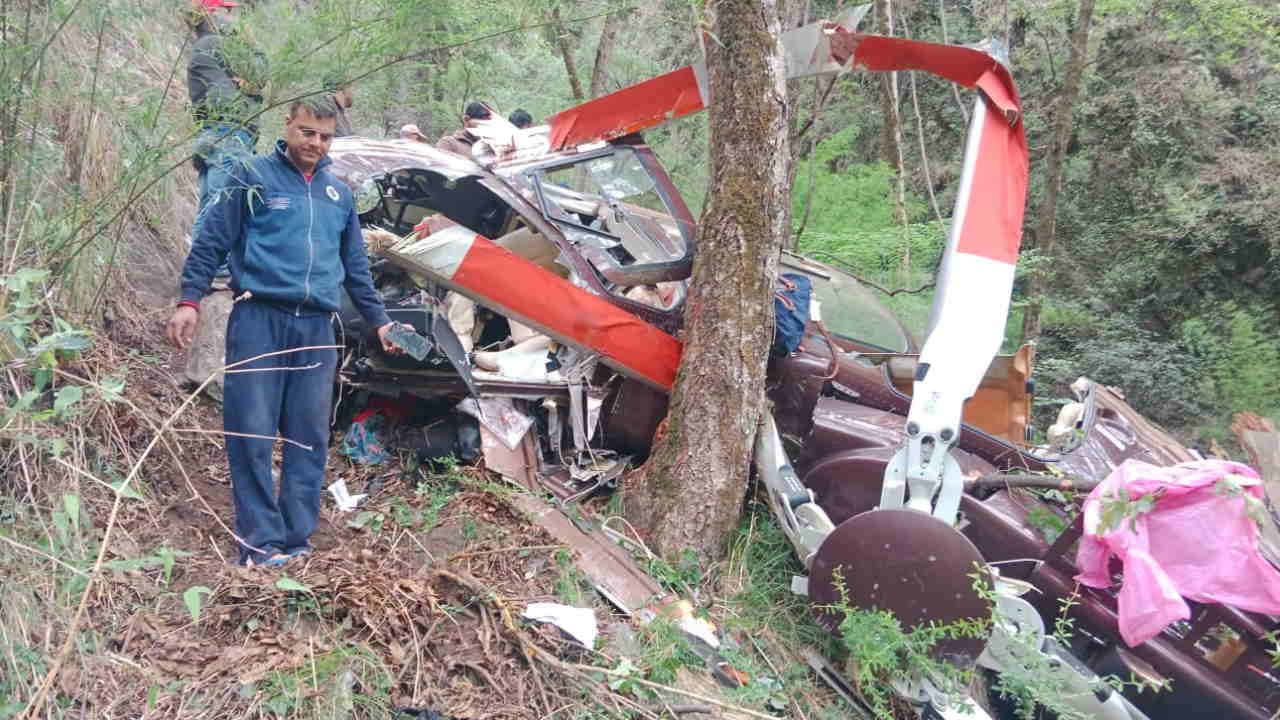 Helicopter crash in Uttarkashi Passengers passengers killed injured Gangotri yamunotri chardham Yatra 2025