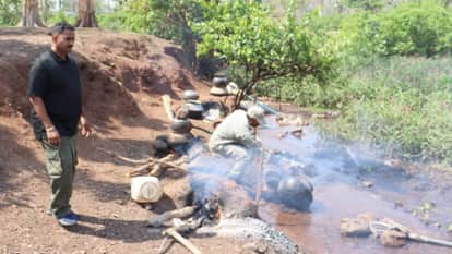Kabirdham police took big action against illegal Mahua liquor 15 accused arrested