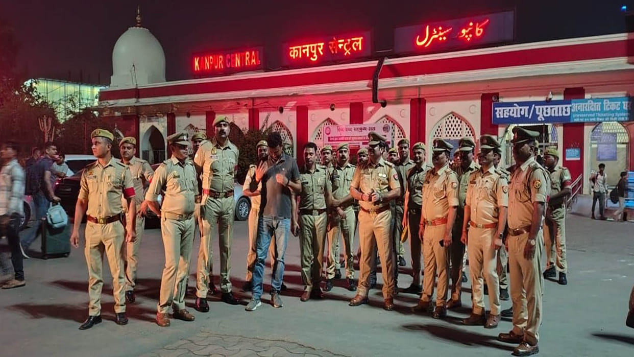 Security and vigilance increased at 47 places in Kanpur, CISF and Army also took command