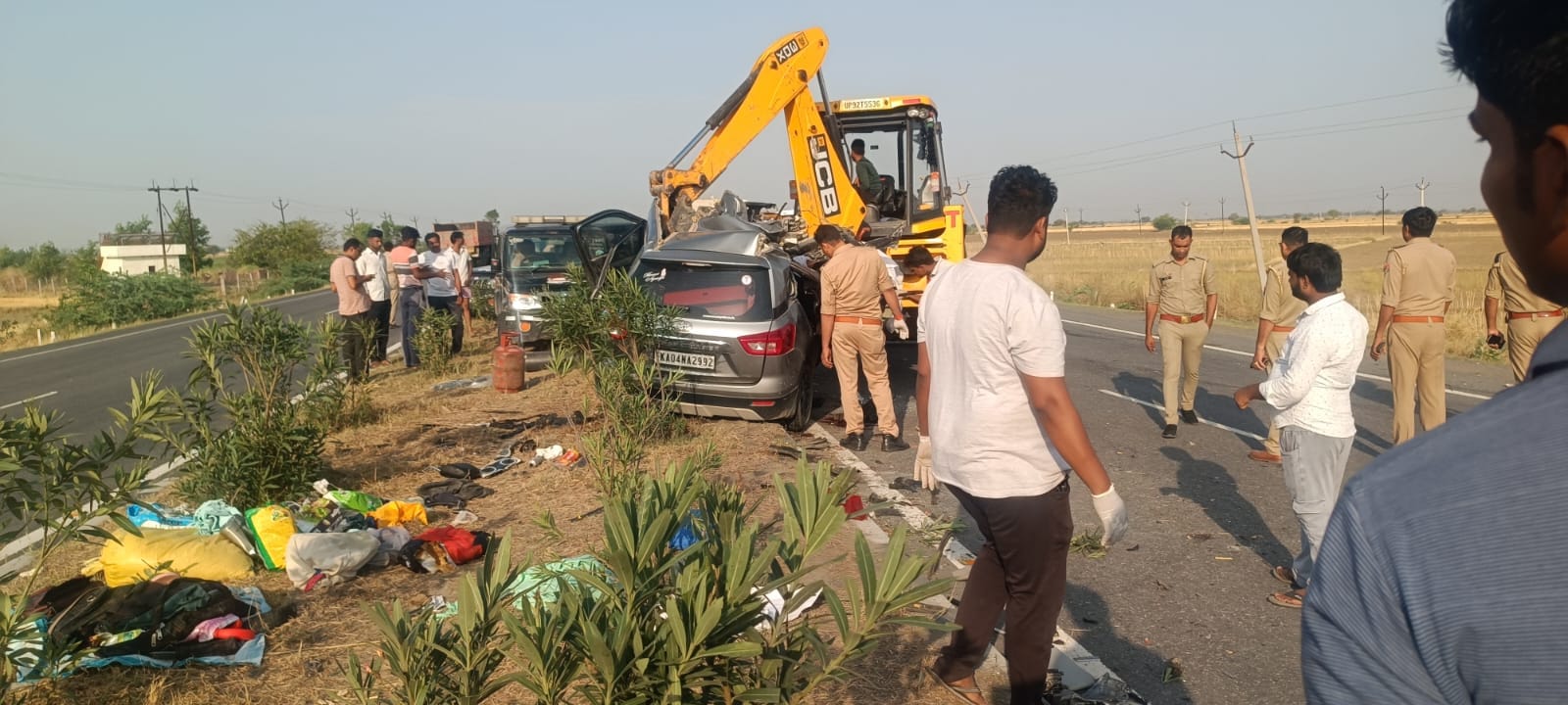 Orai Road Accident you guys can also roam around doctor made plan of 2000 KM six people died in this accident